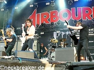 live 20150604 0302 airbourne