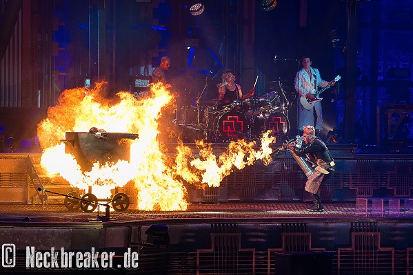 live 20220618 0131 rammstein Resize